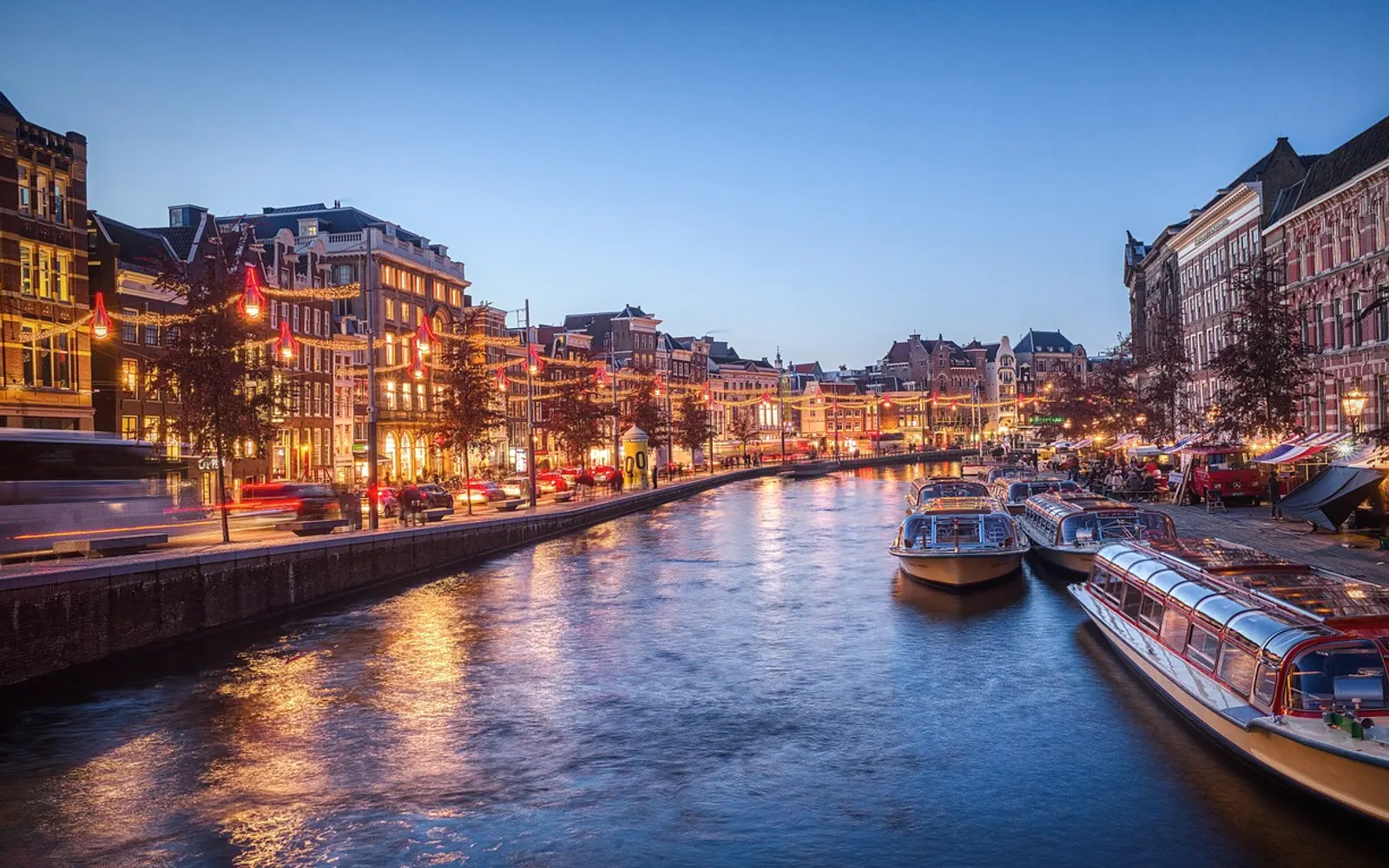 Canal, boats and buildings