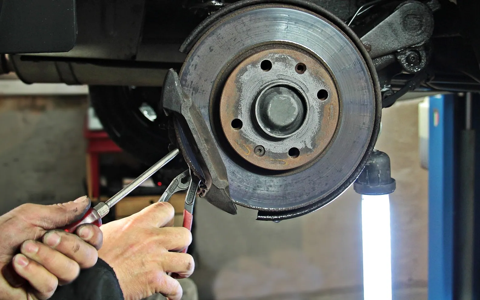 Auto repair shop, workshop and brake disc